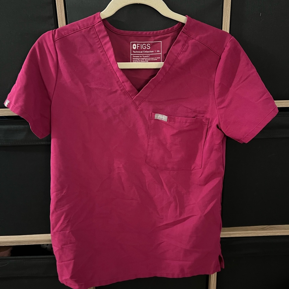 FIGS SCRUB SET- Catarina one pocket top in berry pink and jogger pants